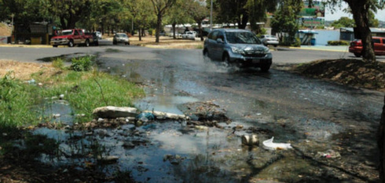 Cloacas desbordadas afecta salubridad en sectores de Puerto Ordaz