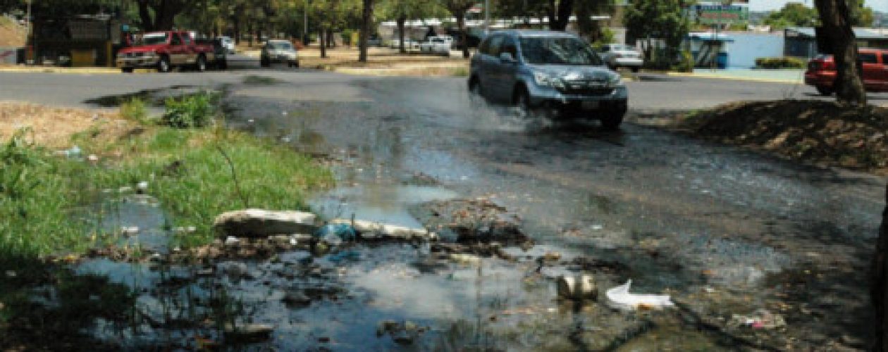 Cloacas desbordadas afecta salubridad en sectores de Puerto Ordaz