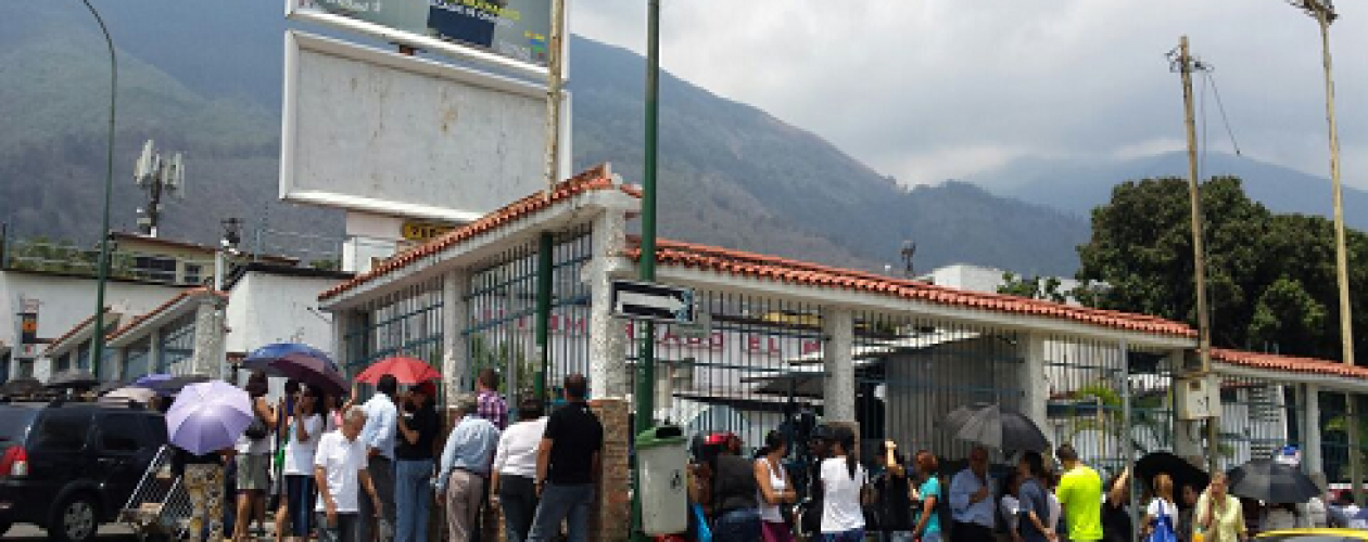 De las colas en Venezuela no se salva nadie