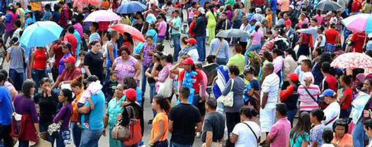 Las colas en Venezuela son igual para embarazadas, ancianos y discapacitados