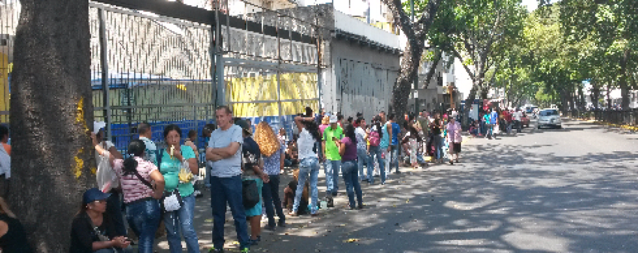 Semana Santa para los venezolanos: en colas y sin playa