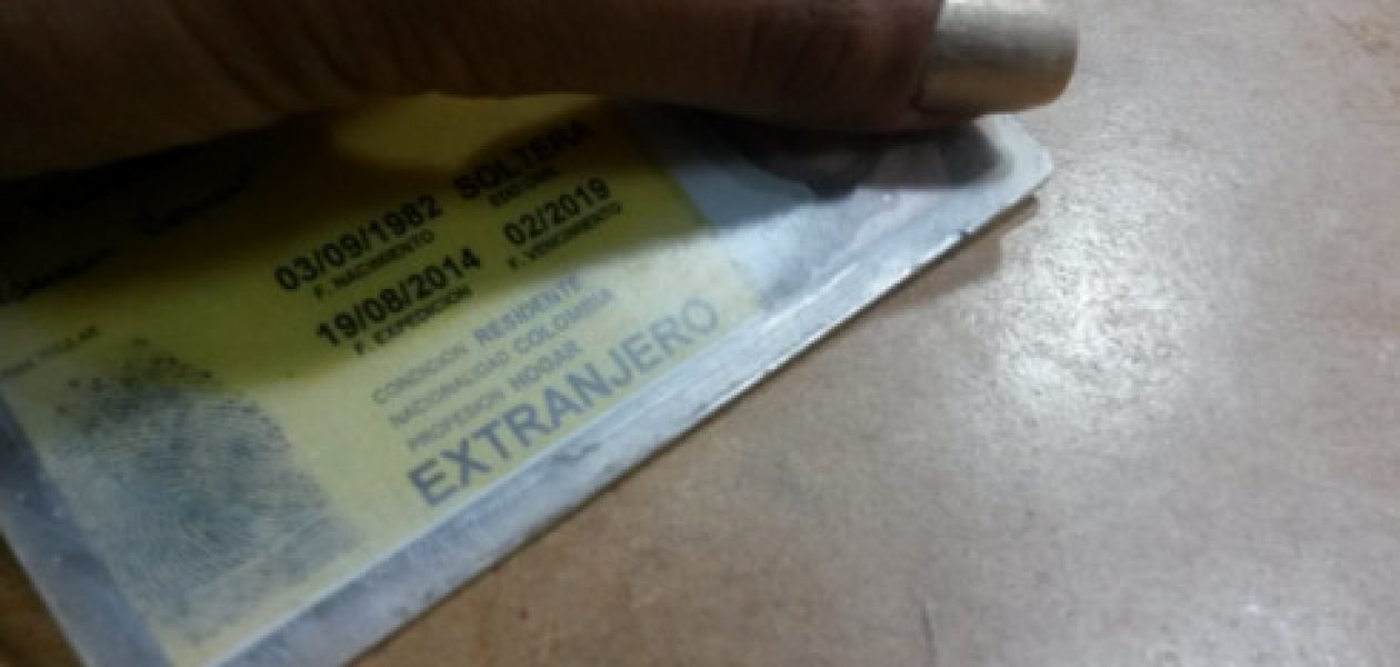 Así sufre una mujer colombiana que no puede comprar productos regulados