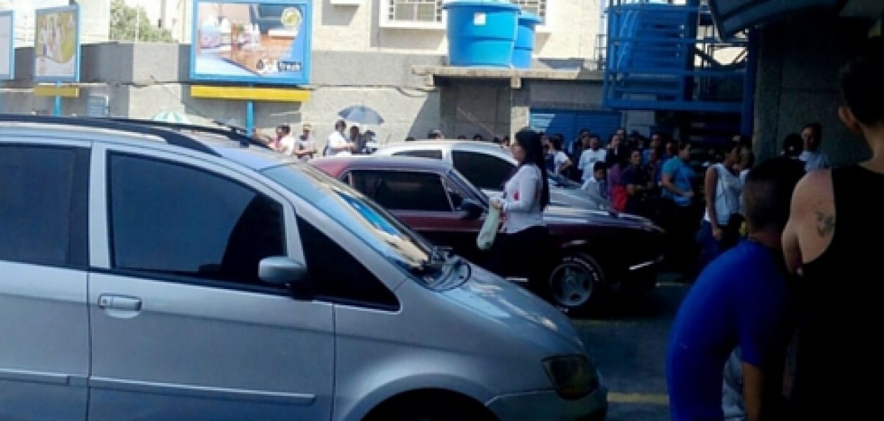 “No hay comida” la frase del día a día de los venezolanos que hacen colas