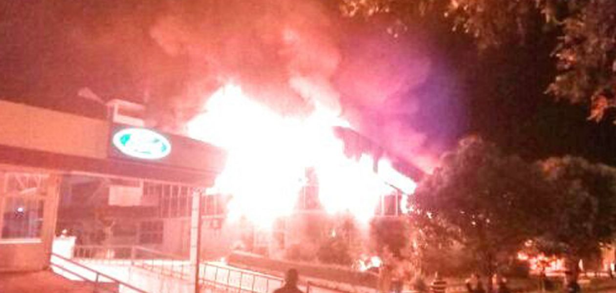 Oficinas de Corpoelec San Cristóbal resultaron incendiadas
