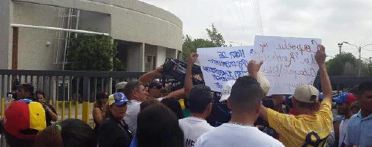 Protestan en Corpoelec del Zulia por aparatos dañados