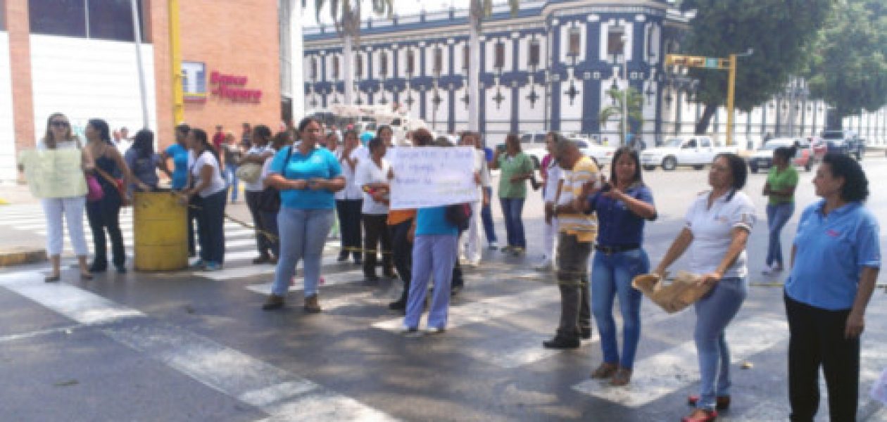 Corposalud Aragua no responde: Trabajadores de la salud trancan las vías