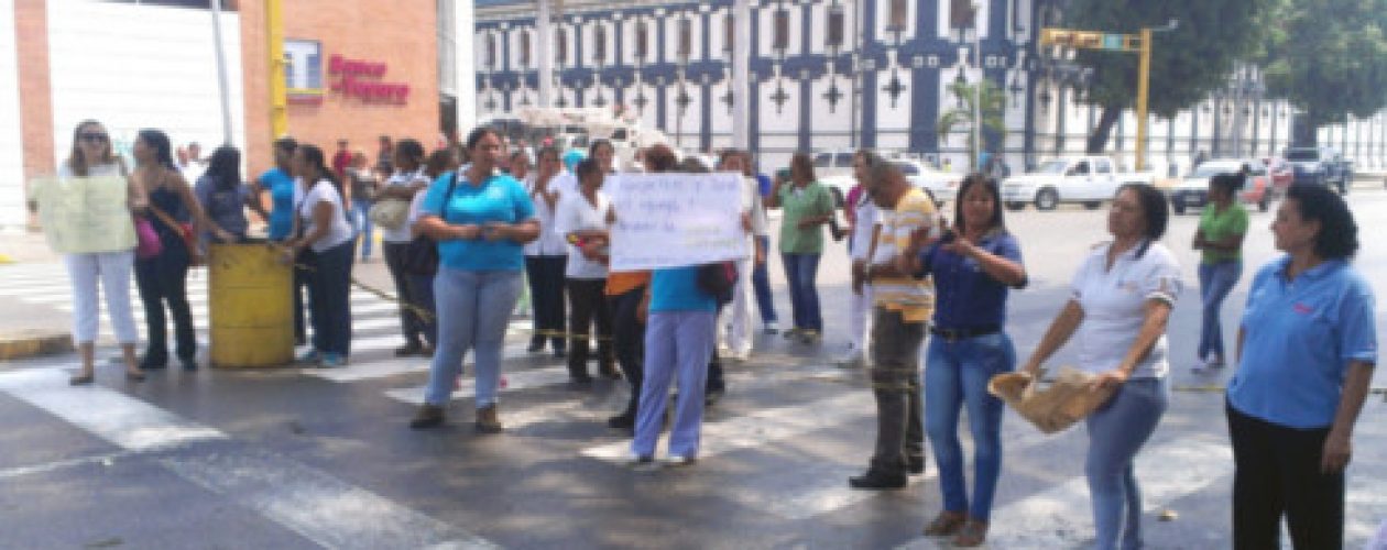 Corposalud Aragua no responde: Trabajadores de la salud trancan las vías