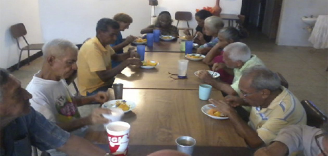 A pesar de la crisis económica de Venezuela estos abuelos tienen comida garantizada