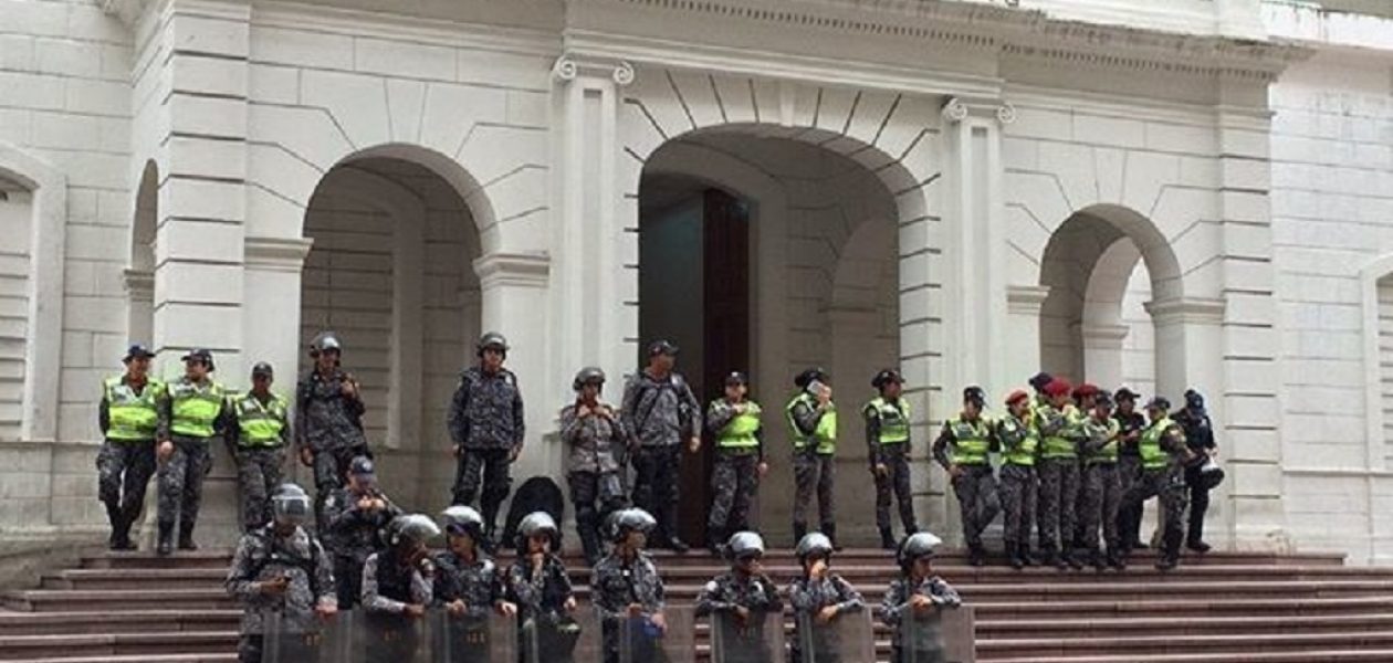 PNB permanece en la Cruz Roja para impedir protesta