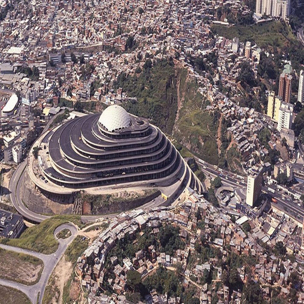 Madres de detenidos realizan vigilia a las afueras de El Helicoide