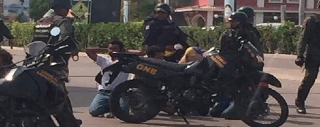 Represión en Distribuidor Fabricio Ojeda deja larga lista de presuntos detenidos