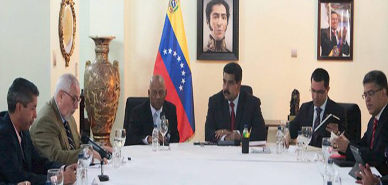 Gobierno y oposición reinician diálogo en República Dominicana