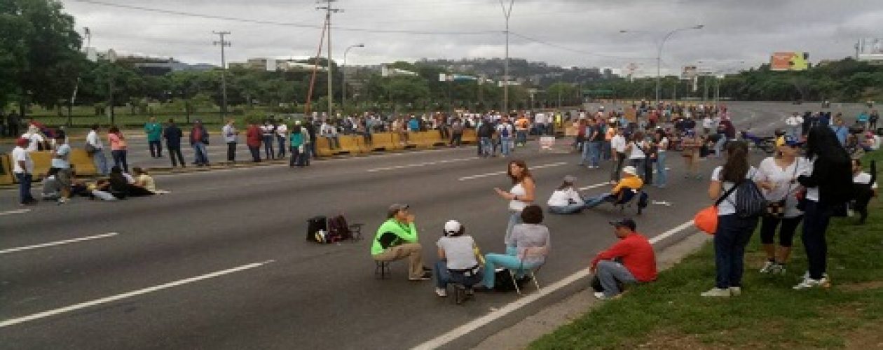 Ciudadanos amanecieron en el distribuidor Altamira para el “Gran Plantón”