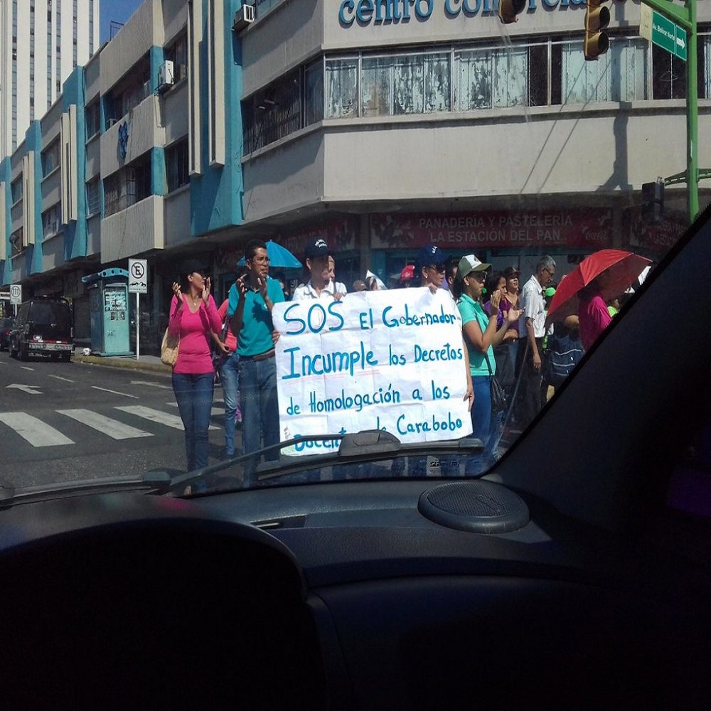 Docentes valencianos protestaron por mejores sueldos