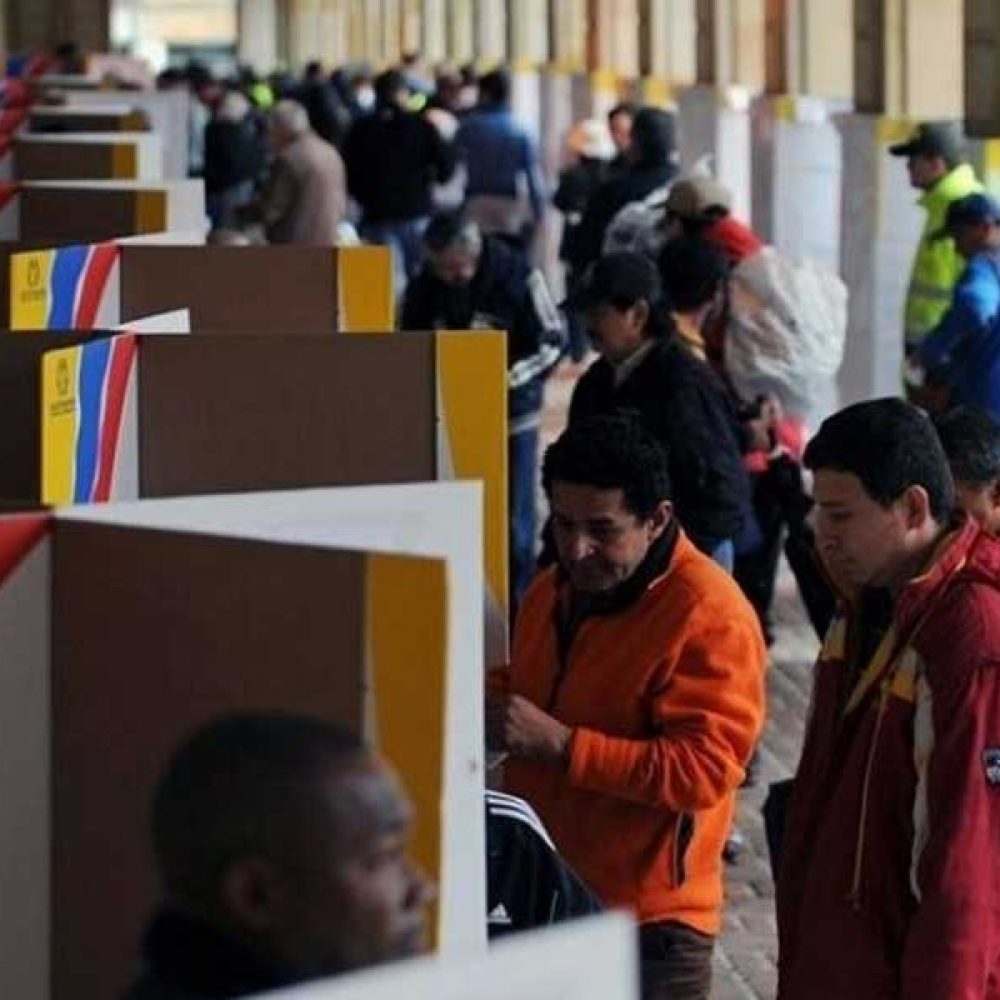 Presidenciales en Colombia se desarrollan en completa calma