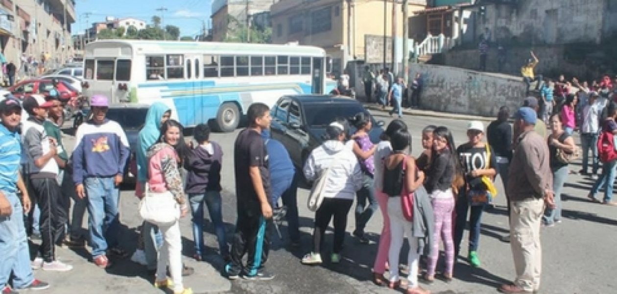 Escasez de comida desató protestas y saqueos en Los Teques