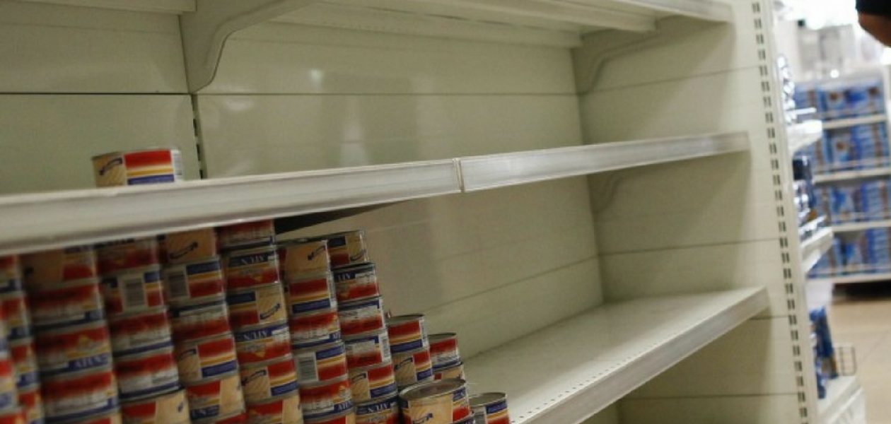 Venezolanos consumen comida para perros