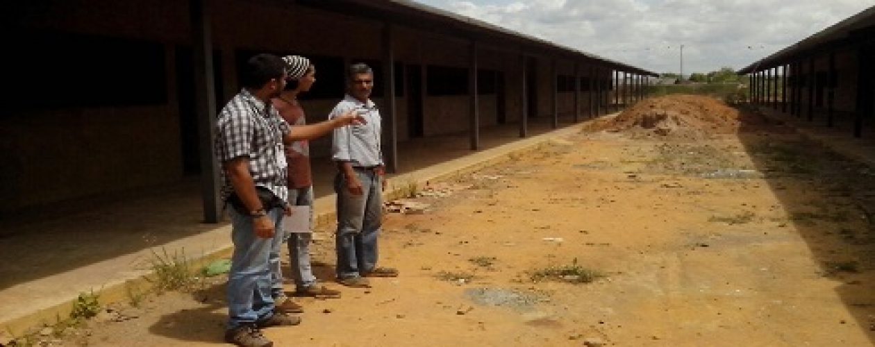 Construcción de escuela en Guayana lleva dos años paralizada