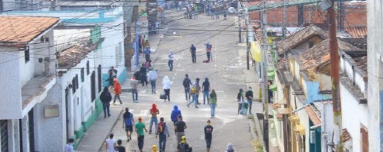 Estudiantes también exigen respeto al gobernador del Táchira