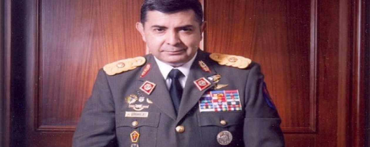 General Ángel Vivas fue detenido en su residencia