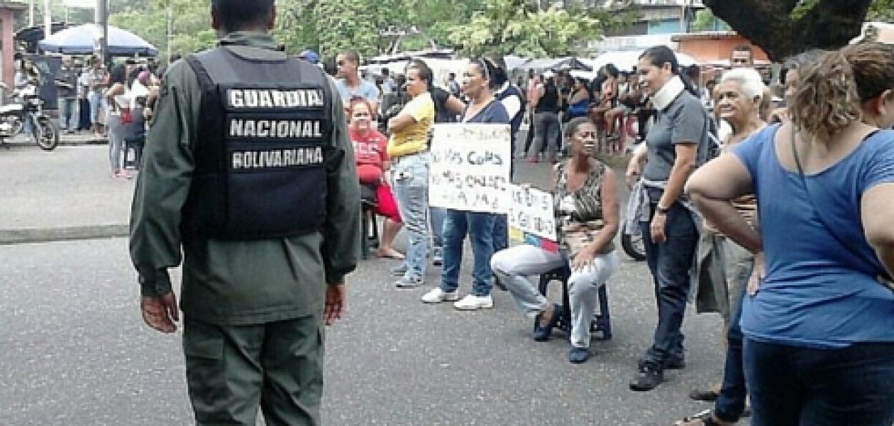 Protestan en Guarenas exigiendo comida y seguridad