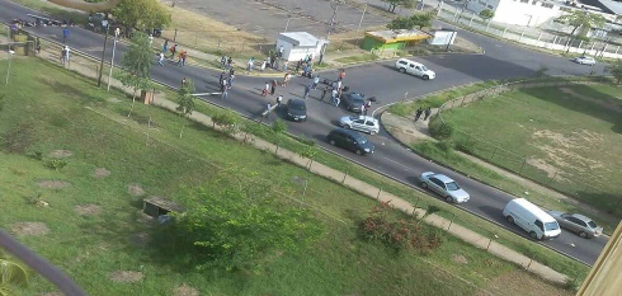 Vuelven las guarimbas en Guayana en protesta contra Maduro