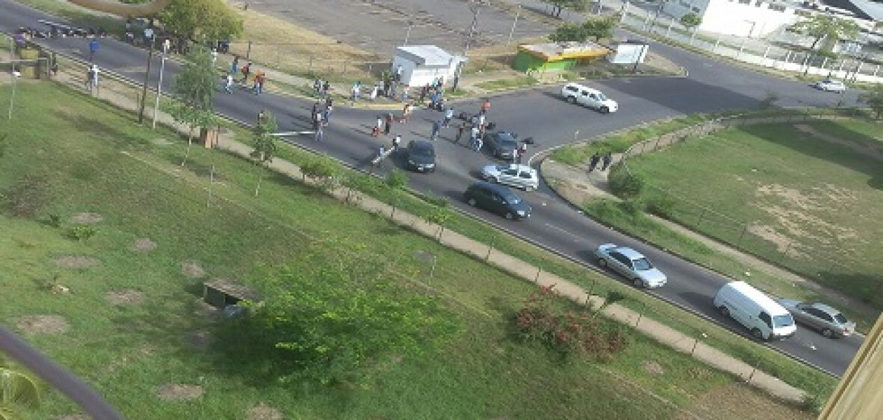 Vuelven las guarimbas en Guayana en protesta contra Maduro