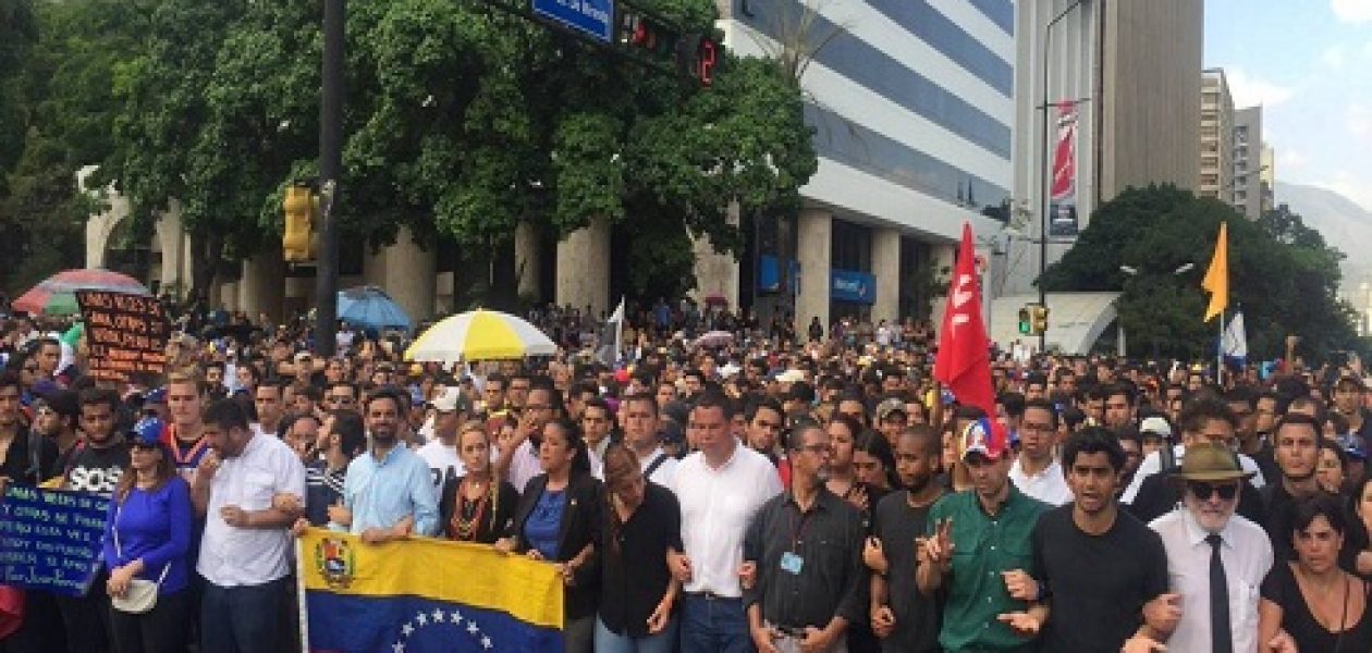 Oposición realizó homenaje a Juan Pablo Pernalete