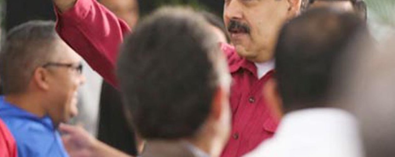 Maduro reduce el horario administración pública