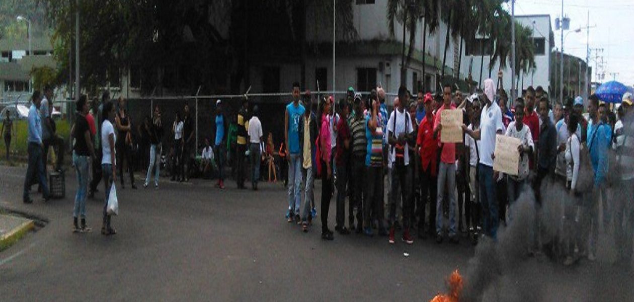 Protestan frente a Hospital de Upata por crisis de malaria en Bolívar