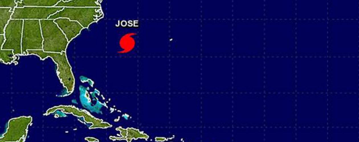 Paso del huracán María pone en alerta costas venezolanas