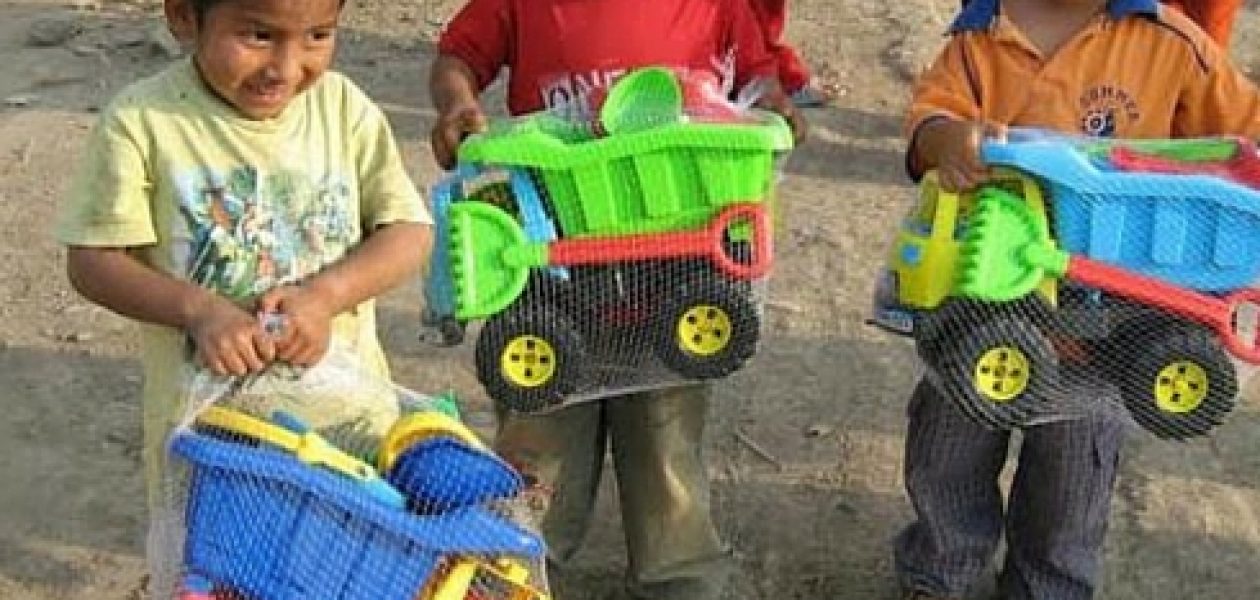 Madres de escasos recursos piden donaciones de juguetes