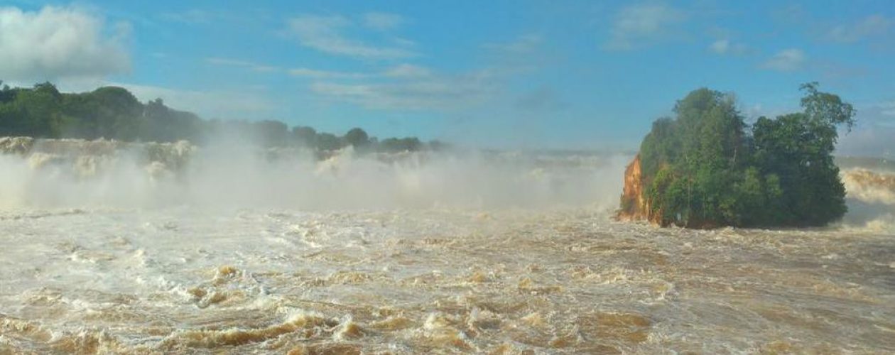 Lluvias y descarga en represa Macagua inunda más de 130 viviendas