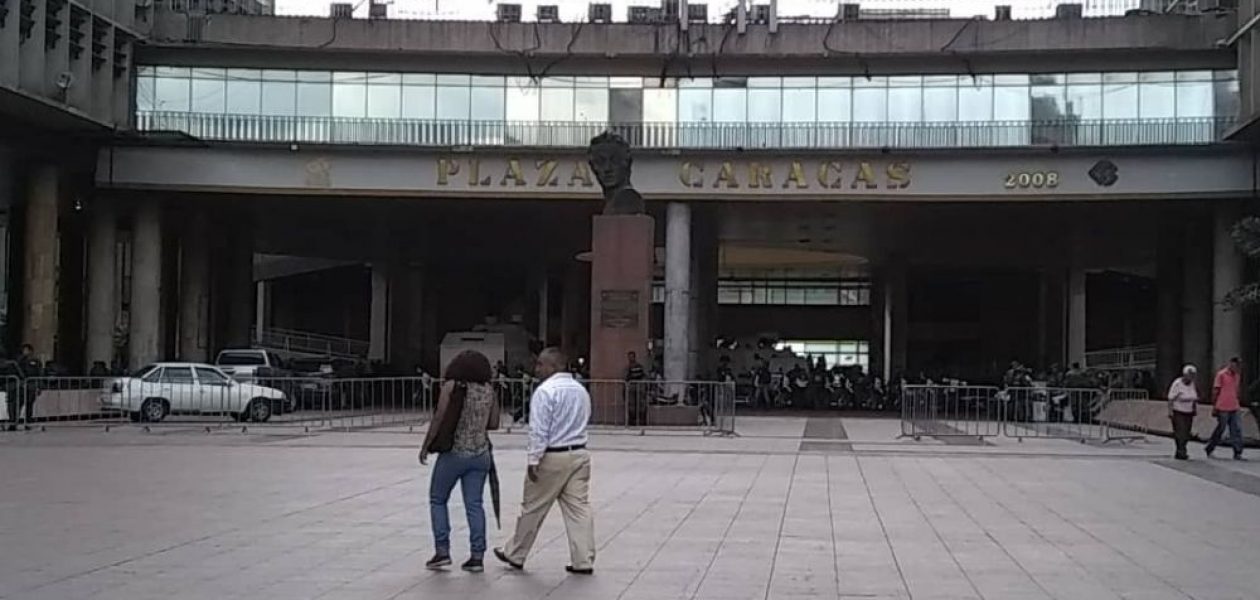 Revelan el abandono total de la Plaza Caracas y el Centro Simón Bolívar