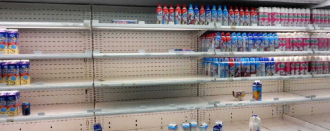 Comprar leche en Venezuela es casi imposible