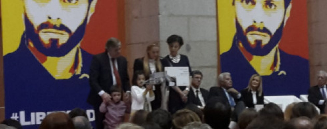 Familia de Leopoldo López presentó su libro “Preso pero libre” en Madrid