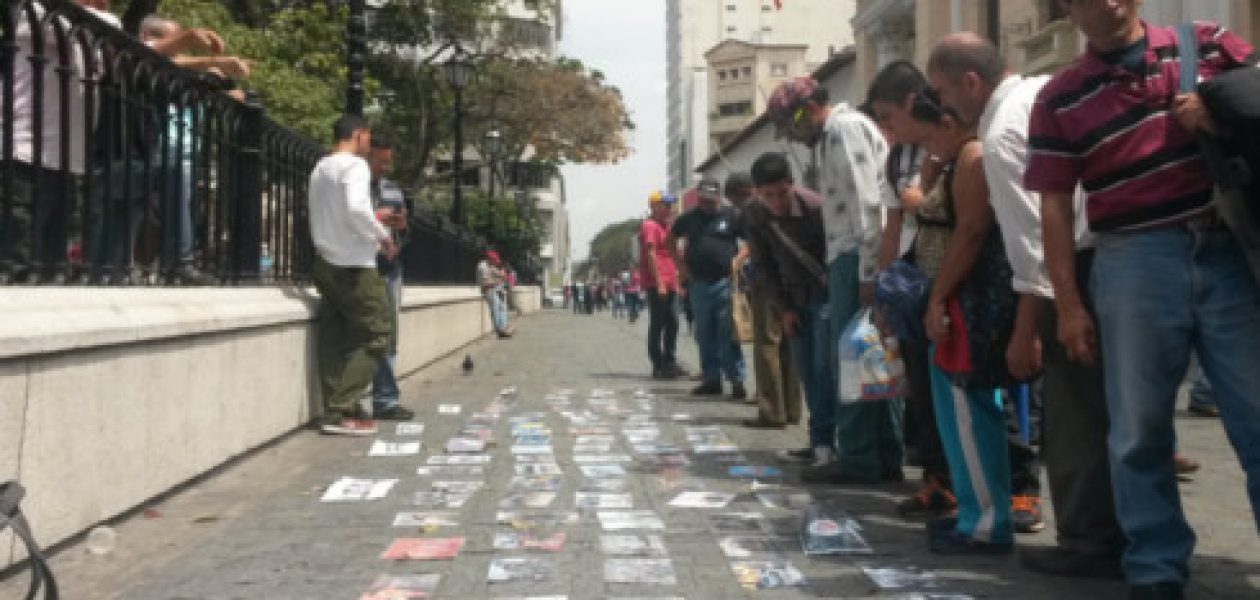 Rechazan la Ley de Amnistía con fotos de las protestas de 2014