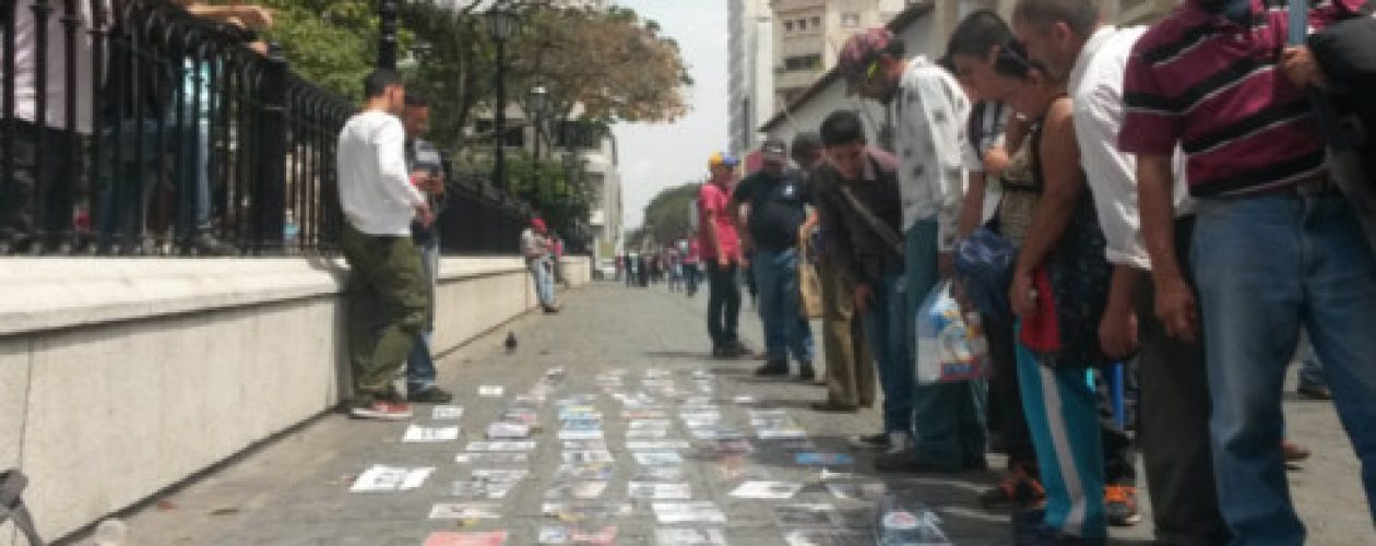 Rechazan la Ley de Amnistía con fotos de las protestas de 2014