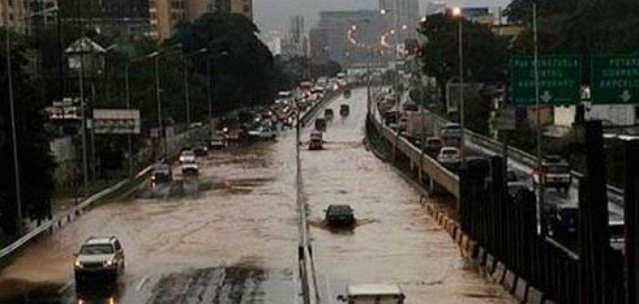Lluvias en Caracas colapsaron las vía