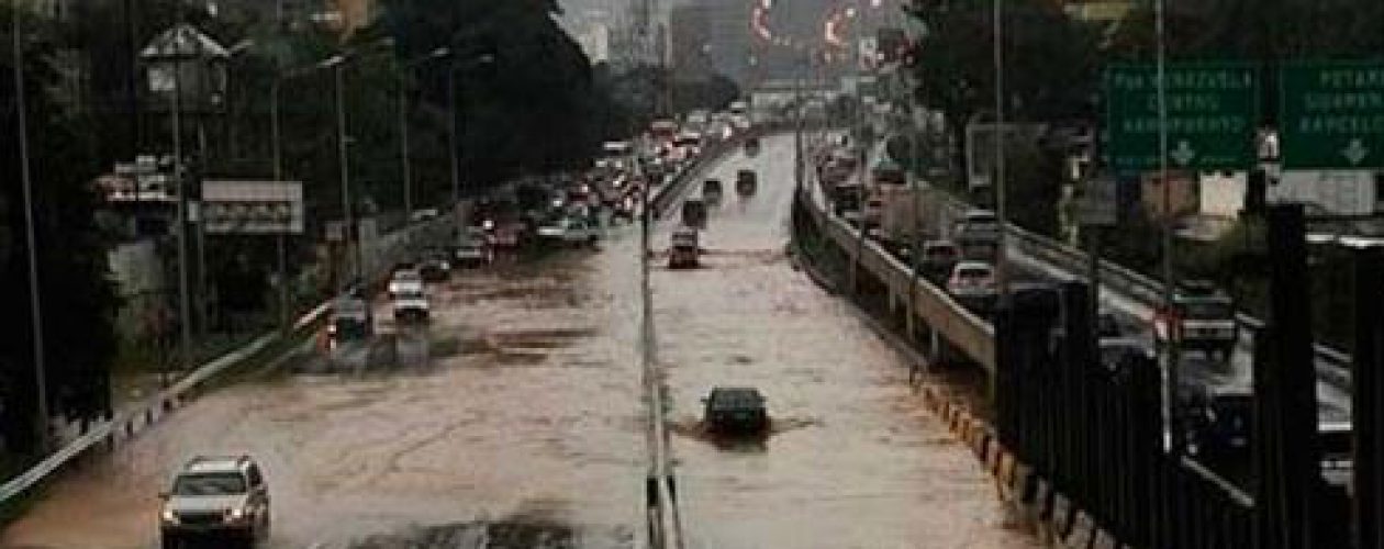 Lluvias en Caracas colapsaron las vía