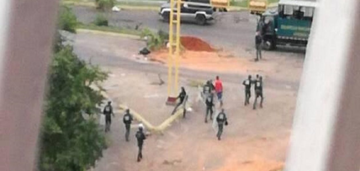GNB y colectivos irrumpen en Los Mangos deteniendo a 15 jóvenes