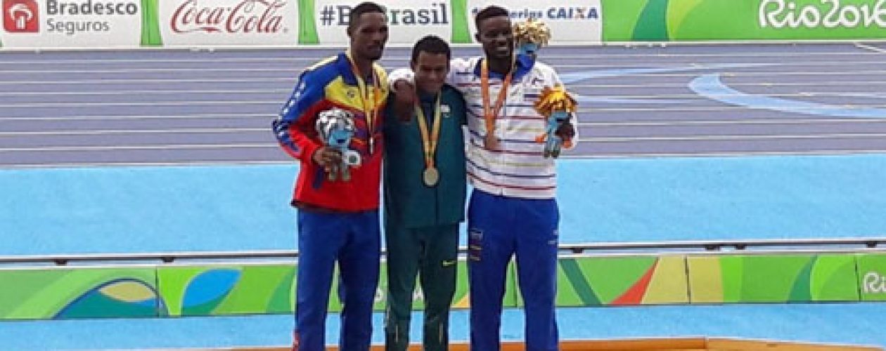 Luis Arturo Paiva consiguió plata y Yescarly el bronce en los Juegos Paralímpicos