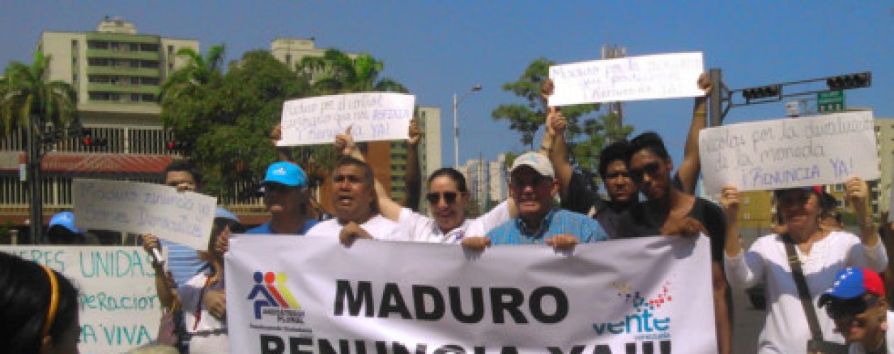 Mujeres exigen la renuncia de Nicolás Maduro