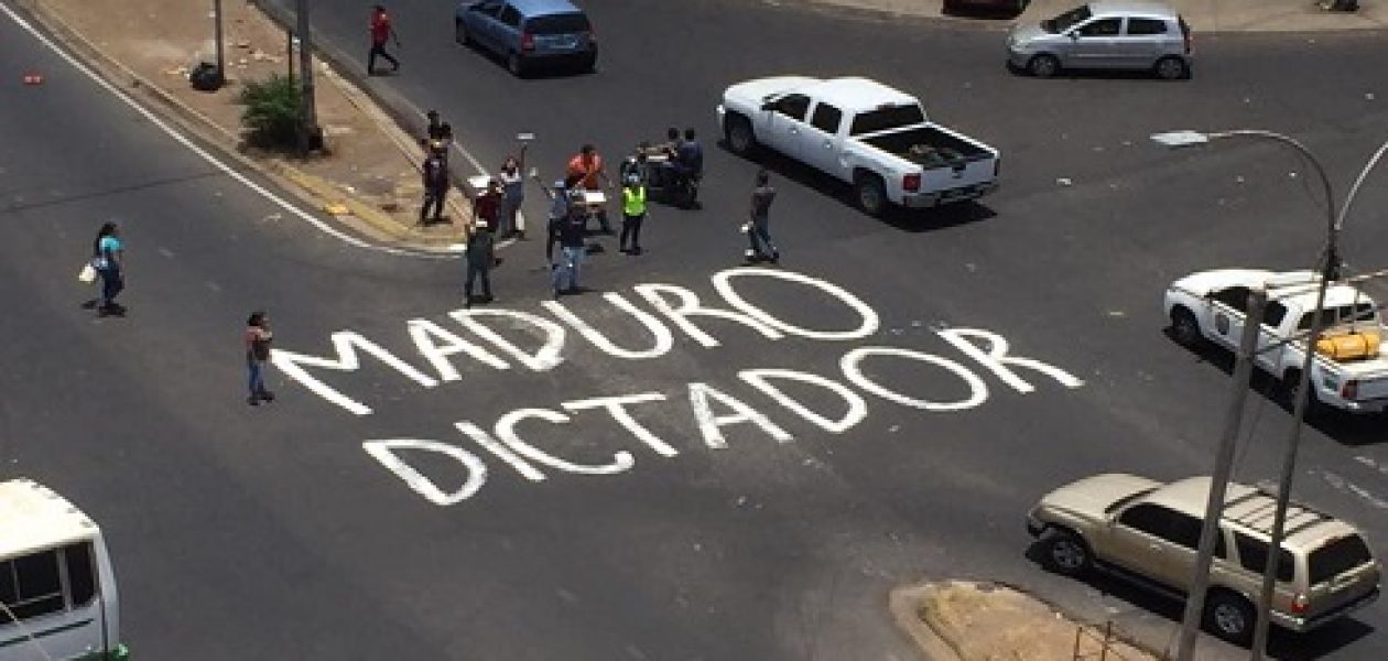 Estudiantes protestan contra «Maduro dictador» en las calles de Guayana