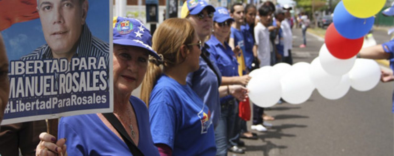 Piden libertad para Manuel Rosales con una cadena humana