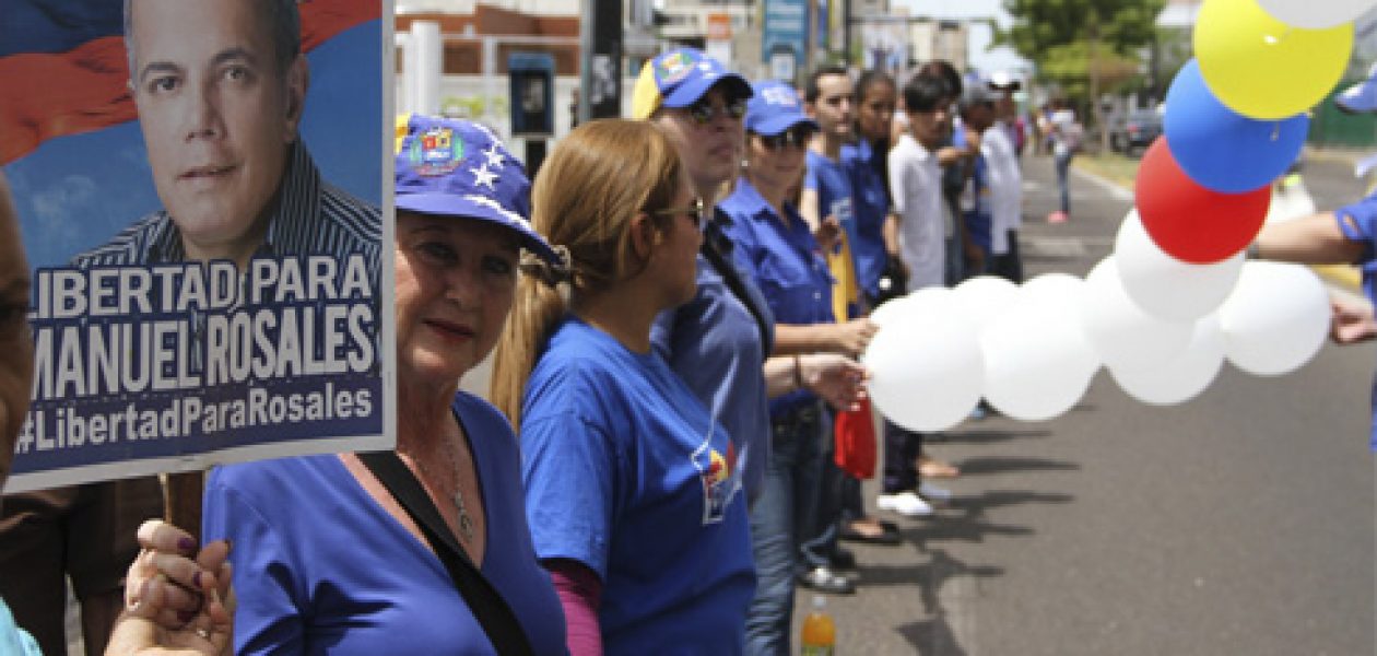 Piden libertad para Manuel Rosales con una cadena humana