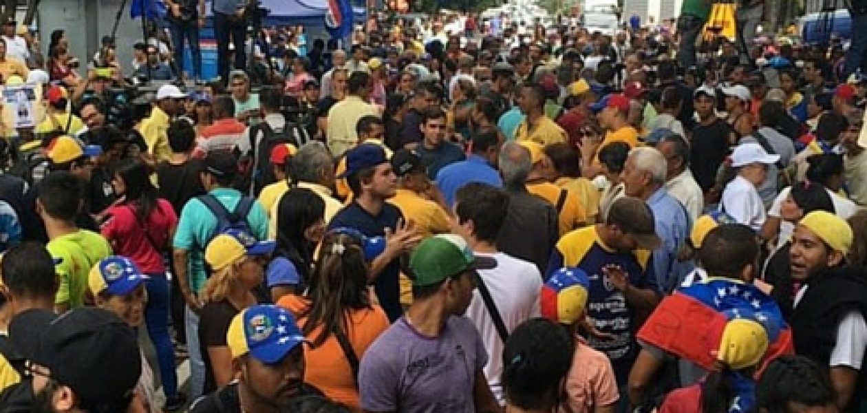 Así transcurre la marcha de la oposición en Caracas