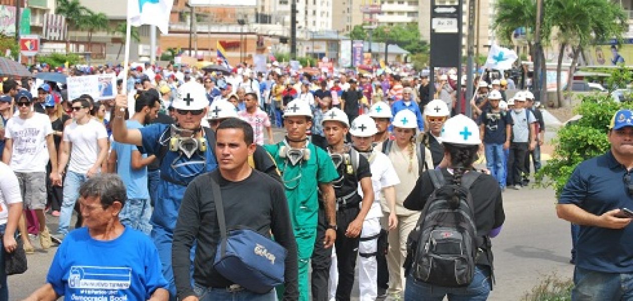 Marcha de los médicos para exigir justicia por la muerte de Paul Moreno