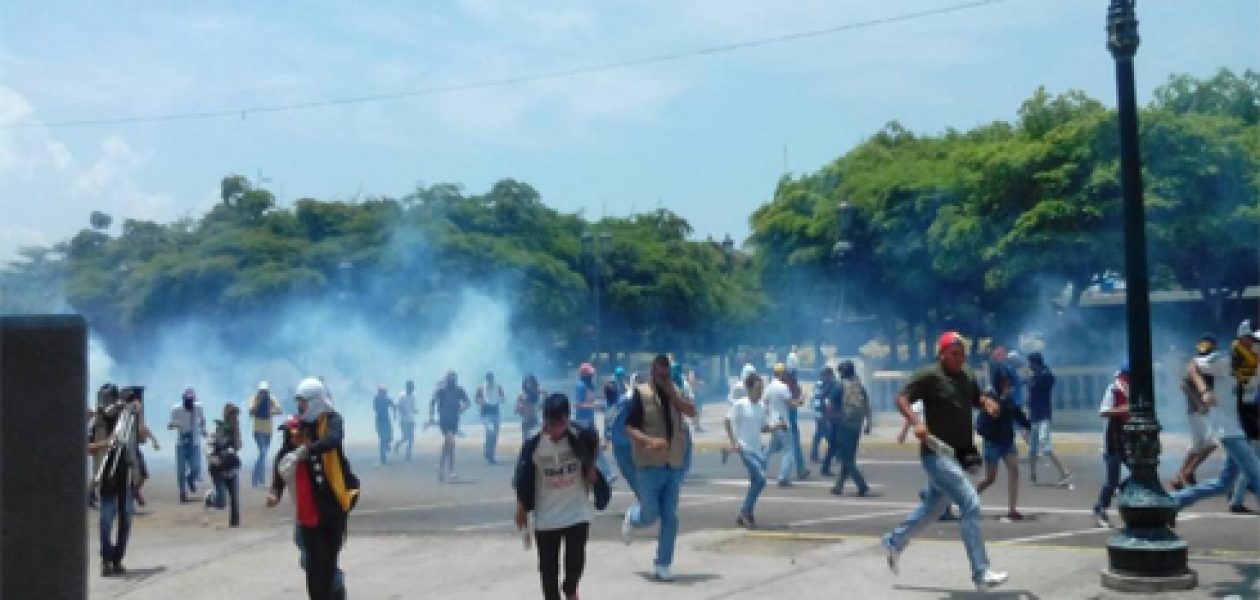Marcha en Maracaibo terminó con un desfile de bombas lacrimógenas