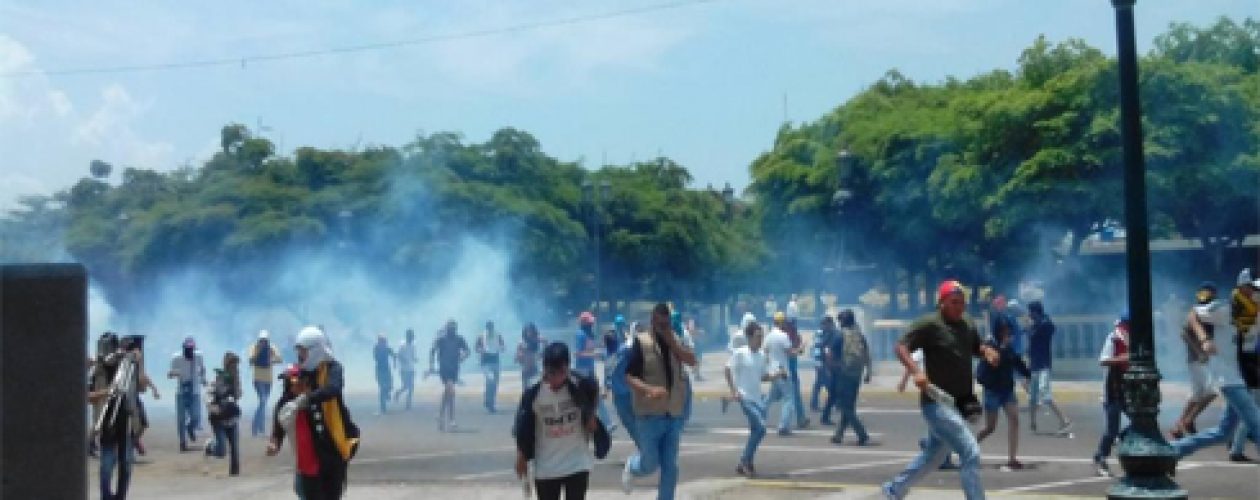 Marcha en Maracaibo terminó con un desfile de bombas lacrimógenas